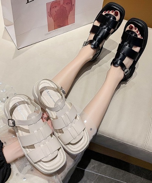 Shoes in Closet(シューズインクローゼット)の「超軽量 スクエアトゥ グルカサンダル 864(サンダル・レディース・ブラック/アイボリー・#5/#6/#4/#3/#1/#2)」の4枚目の写真
