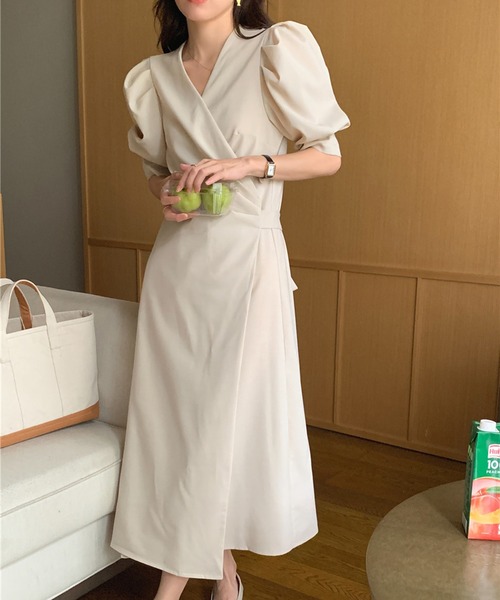 Leja(レジャ)の「【LEJA】Vネックウエストデザインボリューム袖ロングワンピース(ワンピース・レディース・ベージュ/グリーン・FREE)」の13枚目の写真