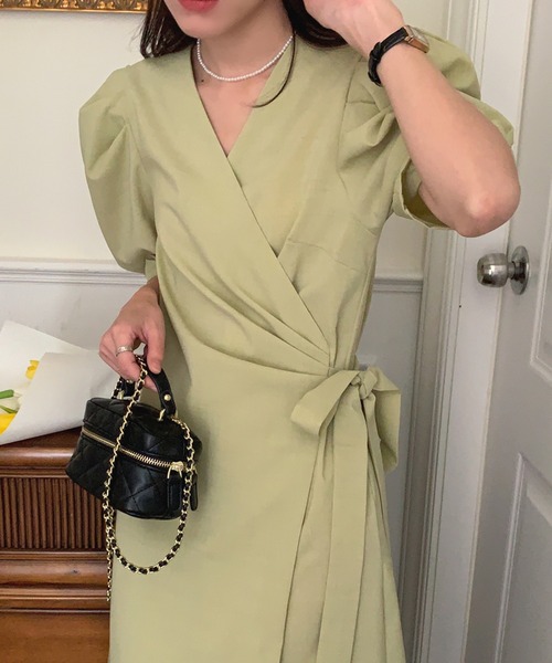 Leja(レジャ)の「【LEJA】Vネックウエストデザインボリューム袖ロングワンピース(ワンピース・レディース・ベージュ/グリーン・FREE)」の10枚目の写真