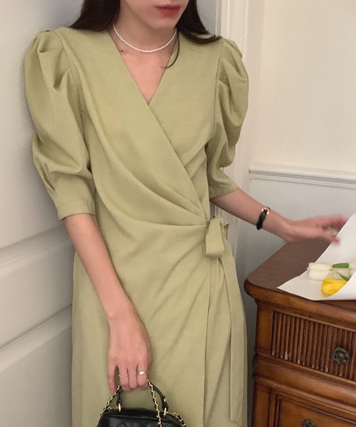 Leja(レジャ)の「【LEJA】Vネックウエストデザインボリューム袖ロングワンピース(ワンピース・レディース・ベージュ/グリーン・FREE)」の12枚目の写真