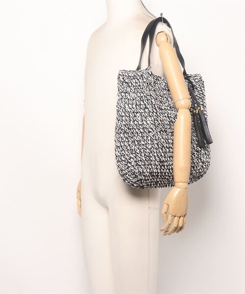 BASE（ベース）の「タッセル付きかごバッグ（かごバッグ・レディース・ブラック/グリーン/ベージュ/ネイビー・FREE）」の7枚目の写真