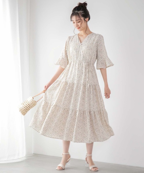 fifth(フィフス)の「小花柄カシュクールティアードワンピース(ワンピース・レディース・ブラック/オフホワイト・M)」の2枚目の写真