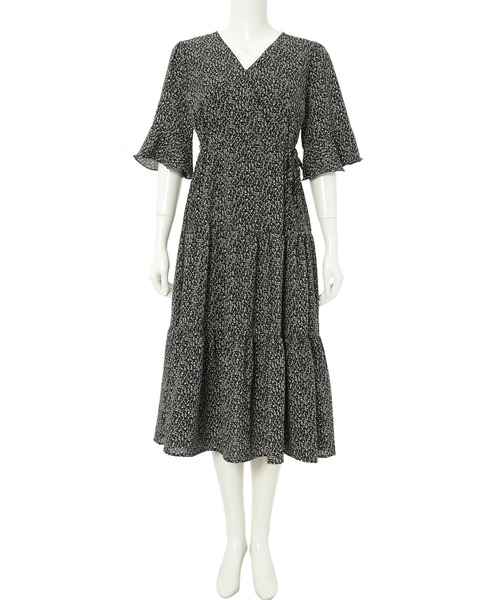 fifth(フィフス)の「小花柄カシュクールティアードワンピース(ワンピース・レディース・ブラック/オフホワイト・M)」の3枚目の写真