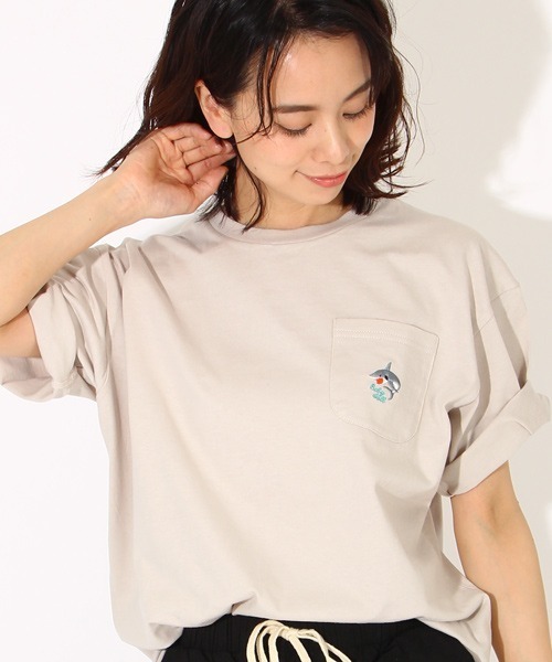 BABYDOLL（ベビードール）の「親子お揃い 夏モチーフ刺繍Tシャツ 6833A（Tシャツ/カットソー・レディース・ライトブルー/パープル/ホワイト/チャコールグレー/ライトグリーン系1/チェリーピンク/ライトイエロー/ストーン・XL/S/M/L）」の2枚目の写真