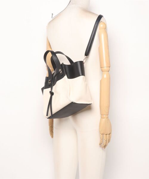 LATINA（ラティーナ）の「バイカラーキャンバスバッグ（ハンドバッグ・レディース・ブラック/ベージュ・FREE）」の16枚目の写真