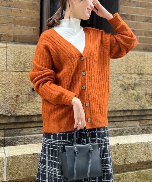 Chez toi（シェトワ）の「【WEB限定】Vネックワイドリブカーディガン（カーディガン/ボレロ・レディース・キャメル/オレンジ/アイボリー/ブラック/サックスブルー・FREE）」の5枚目の写真