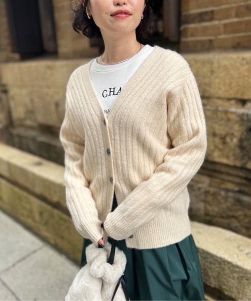 Chez toi（シェトワ）の「【WEB限定】Vネックワイドリブカーディガン（カーディガン/ボレロ・レディース・キャメル/オレンジ/アイボリー/ブラック/サックスブルー・FREE）」の6枚目の写真