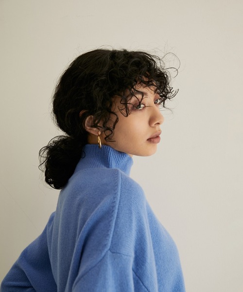 SALON adam et rope'（サロン アダム エ ロペ）の「【手洗い可能】タスマニアウールハイネックニットプルオーバー（ニット/セーター・レディース・オフホワイト/キャメル/ブルー系その他4・FREE）」の5枚目の写真