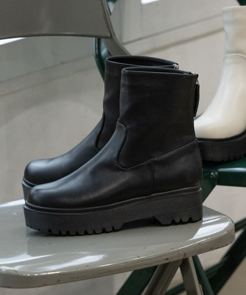 repipi armario（レピピ アルマリオ）の「バックZIPブーツ（ブーツ・キッズ・ホワイト/ブラック・MEDIUM/LARGE）」の2枚目の写真