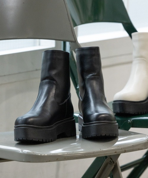 repipi armario（レピピ アルマリオ）の「バックZIPブーツ（ブーツ・キッズ・ホワイト/ブラック・MEDIUM/LARGE）」の4枚目の写真