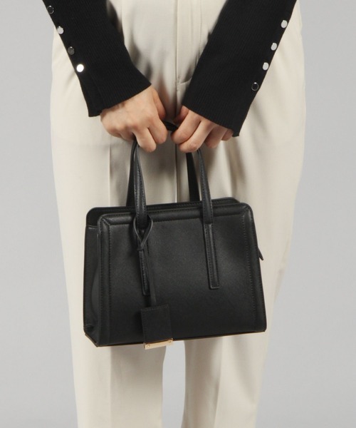 GLOBAL WORK(グローバルワーク)の「スクエアショルダーS/一部店舗限定/349577(ショルダーバッグ・レディース・ブラック/ベージュ/レッド/ホワイト・FREE)」の5枚目の写真