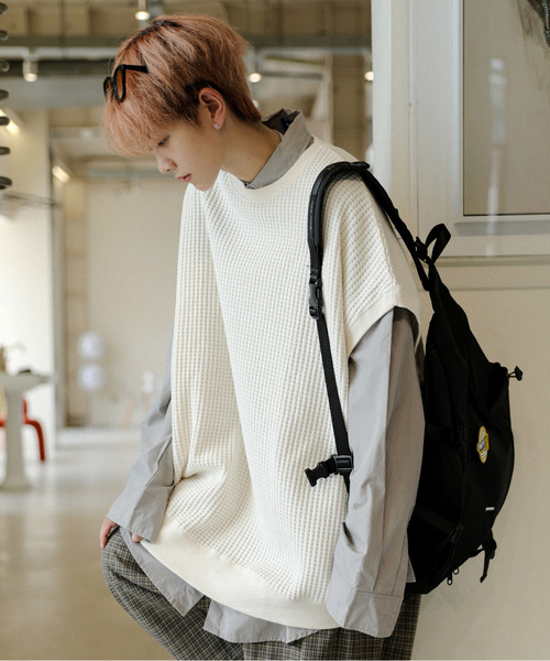 neos（ネオス）の「【neos -addictive design-】ビッグシルエット クルーネック ワッフル ベスト（ベスト・メンズ・ブルー/グリーン/ブラック/イエロー/チャコールグレー/アイボリー・LARGE/MEDIUM）」の2枚目の写真