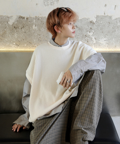 neos（ネオス）の「【neos -addictive design-】ビッグシルエット クルーネック ワッフル ベスト（ベスト・メンズ・ブルー/グリーン/ブラック/イエロー/チャコールグレー/アイボリー・LARGE/MEDIUM）」の14枚目の写真