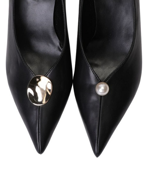 EIMY ISTOIRE（エイミーイストワール）の「アシンメトリーチャームパンプス（パンプス・レディース・ホワイト/ブラック/ピンク/ライム・S/M/L）」の16枚目の写真