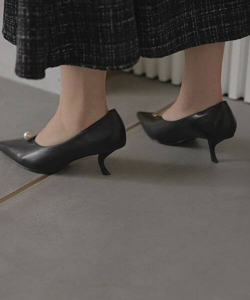 EIMY ISTOIRE（エイミーイストワール）の「アシンメトリーチャームパンプス（パンプス・レディース・ホワイト/ブラック/ピンク/ライム・S/M/L）」の15枚目の写真