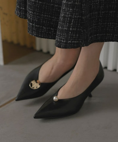 EIMY ISTOIRE（エイミーイストワール）の「アシンメトリーチャームパンプス（パンプス・レディース・ホワイト/ブラック/ピンク/ライム・S/M/L）」の17枚目の写真