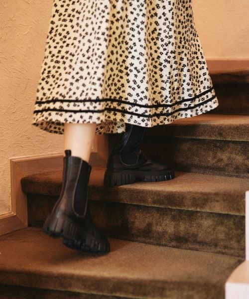 idem（イデム）の「platform side gore boots/プラットフォーム厚底サイドゴアブーツ（ブーツ・レディース・アイボリー/ブラック・SMALL/MEDIUM/LARGE）」の3枚目の写真