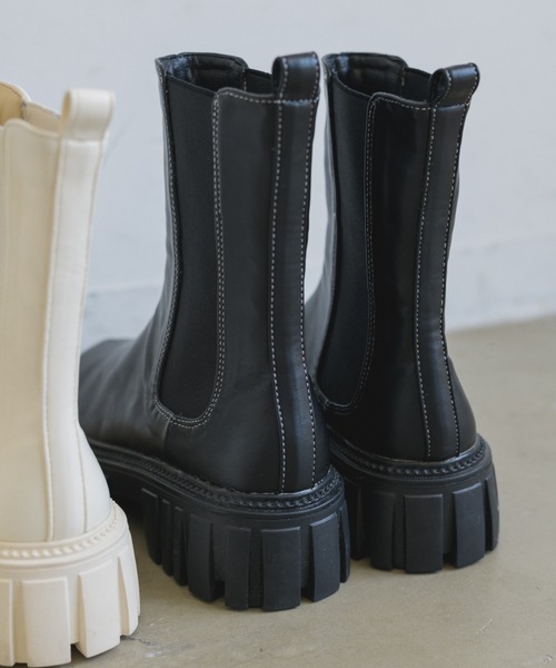idem（イデム）の「platform side gore boots/プラットフォーム厚底サイドゴアブーツ（ブーツ・レディース・アイボリー/ブラック・SMALL/MEDIUM/LARGE）」の11枚目の写真