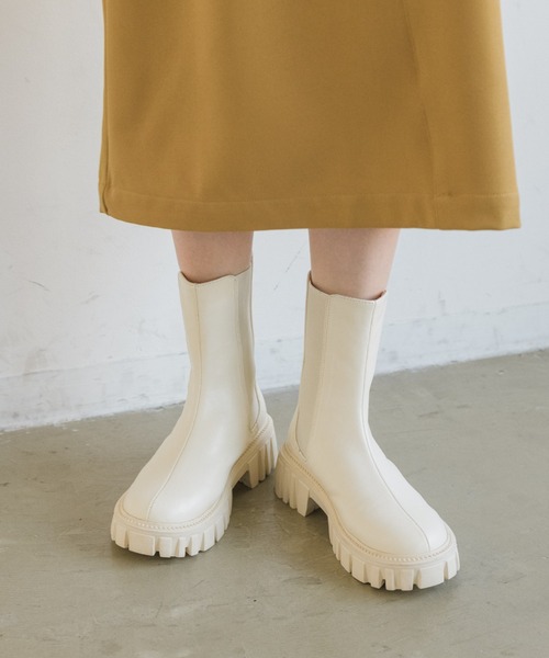 idem（イデム）の「platform side gore boots/プラットフォーム厚底サイドゴアブーツ（ブーツ・レディース・アイボリー/ブラック・SMALL/MEDIUM/LARGE）」の4枚目の写真