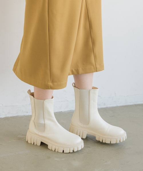 idem（イデム）の「platform side gore boots/プラットフォーム厚底サイドゴアブーツ（ブーツ・レディース・アイボリー/ブラック・SMALL/MEDIUM/LARGE）」の16枚目の写真