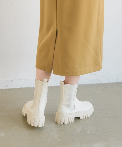 idem（イデム）の「platform side gore boots/プラットフォーム厚底サイドゴアブーツ（ブーツ・レディース・アイボリー/ブラック・SMALL/MEDIUM/LARGE）」の10枚目の写真