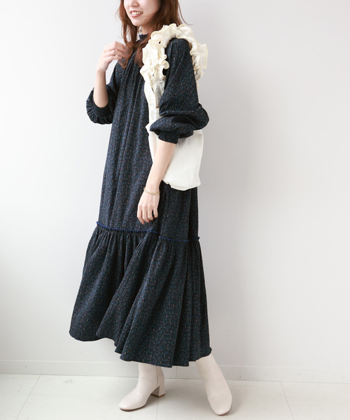 JOURNAL STANDARD relume(ジャーナルスタンダード レリューム)の「ネイビーフローラルシャーリングワンピース(ワンピース・レディース・ネイビー/ダークブルー・FREE)」の3枚目の写真