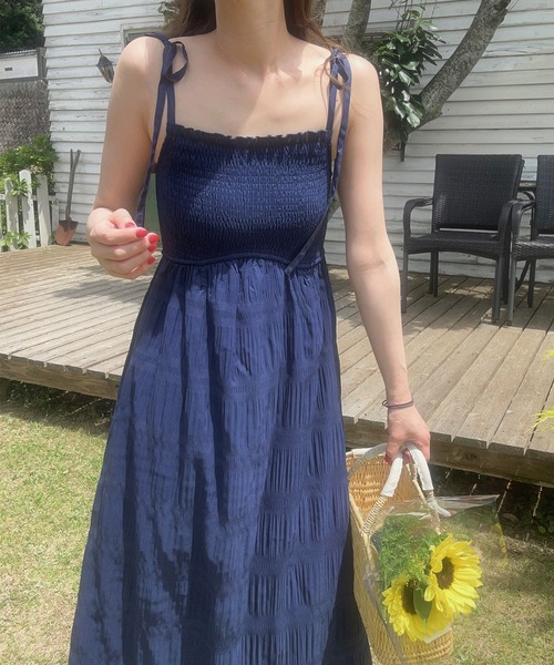 LAUIR（ラウアー）の「シャーリング肩リボンキャミワンピース（ワンピース・レディース・アイボリー/ブラック/オフホワイト/ブラウン/ネイビー・MEDIUM/LARGE/X-LARGE/SMALL）」の6枚目の写真