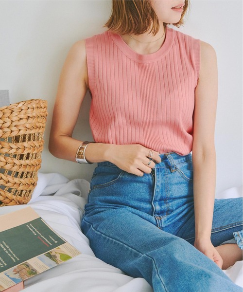 titivate（ティティベイト）の「ノースリーブワイドリブニットトップス（タンクトップ・レディース・ブラック/ライトブルー/アイボリー/グレイッシュベージュ/ダークオレンジ/コーラルピンク/ミント・S/M/L）」の7枚目の写真