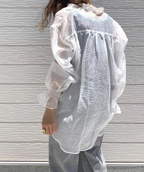 Q（キュー）の「バンドカラーシャーリングブラウス（シャツ/ブラウス・レディース・ブラック/ホワイト/マスタード・MEDIUM）」の7枚目の写真