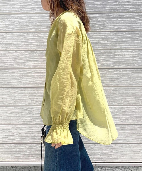 Q（キュー）の「バンドカラーシャーリングブラウス（シャツ/ブラウス・レディース・ブラック/ホワイト/マスタード・MEDIUM）」の4枚目の写真