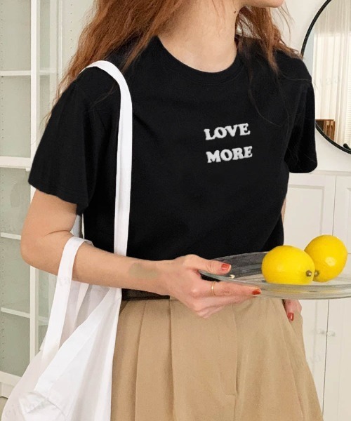 Dalfwin（ダールフィン）の「韓国ファッション LOVEMORE発泡ロゴ半袖Tシャツ（Tシャツ/カットソー・レディース・イエロー/ブラック/アイボリー・FREE）」の3枚目の写真