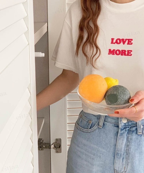 Dalfwin（ダールフィン）の「韓国ファッション LOVEMORE発泡ロゴ半袖Tシャツ（Tシャツ/カットソー・レディース・イエロー/ブラック/アイボリー・FREE）」の6枚目の写真