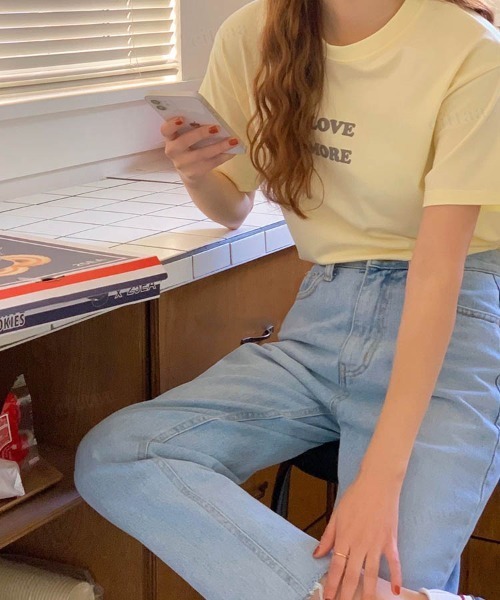 Dalfwin（ダールフィン）の「韓国ファッション LOVEMORE発泡ロゴ半袖Tシャツ（Tシャツ/カットソー・レディース・イエロー/ブラック/アイボリー・FREE）」の16枚目の写真