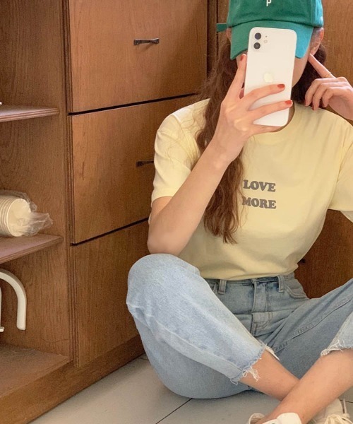 Dalfwin（ダールフィン）の「韓国ファッション LOVEMORE発泡ロゴ半袖Tシャツ（Tシャツ/カットソー・レディース・イエロー/ブラック/アイボリー・FREE）」の19枚目の写真