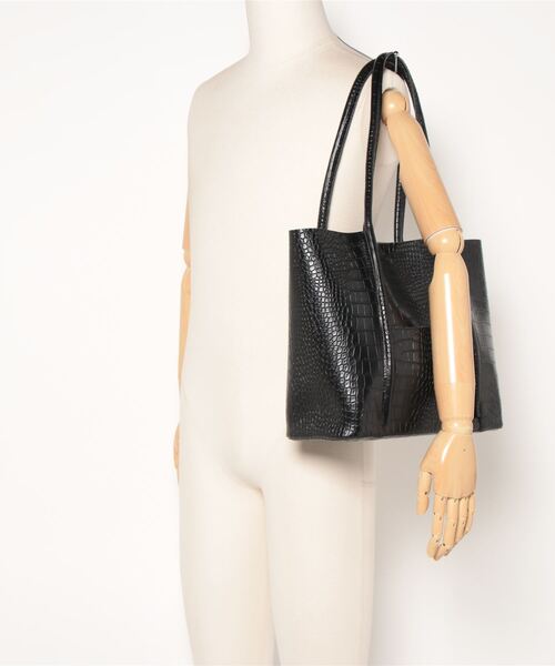 LUGG NAGG(ラグナグ)の「【adottona/アドット】軽量・型押しシンプルトートバッグ(トートバッグ・レディース・アイボリー/ブラック・FREE)」の10枚目の写真