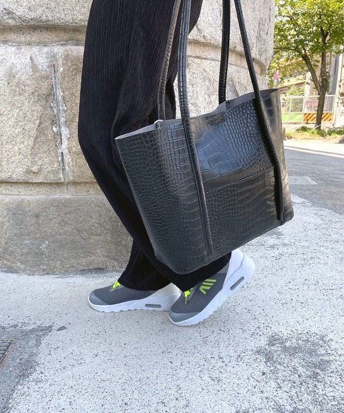 LUGG NAGG(ラグナグ)の「【adottona/アドット】軽量・型押しシンプルトートバッグ(トートバッグ・レディース・アイボリー/ブラック・FREE)」の14枚目の写真