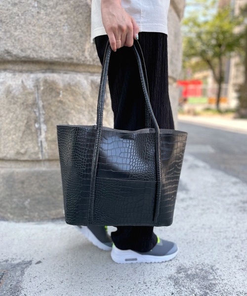 LUGG NAGG(ラグナグ)の「【adottona/アドット】軽量・型押しシンプルトートバッグ(トートバッグ・レディース・アイボリー/ブラック・FREE)」の6枚目の写真