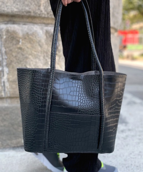 LUGG NAGG(ラグナグ)の「【adottona/アドット】軽量・型押しシンプルトートバッグ(トートバッグ・レディース・アイボリー/ブラック・FREE)」の11枚目の写真