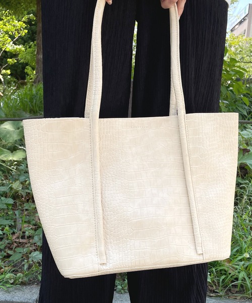 LUGG NAGG(ラグナグ)の「【adottona/アドット】軽量・型押しシンプルトートバッグ(トートバッグ・レディース・アイボリー/ブラック・FREE)」の15枚目の写真