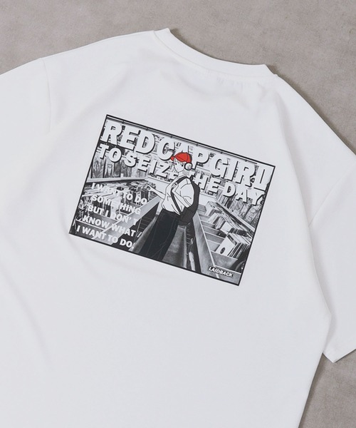 Red Cap Girl(レッドキャプガール)の「Red Cap Girl 冷感とろみポンチ バックイラスト ビッグシルエットスリット半袖Tシャツ(Tシャツ/カットソー・メンズ・ブラック系その他/グレイッシュベージュ/ホワイト/ホワイト系その他/ブルー系その他/ブラック/ブルー/ベージュ系その他・L/M)」の2枚目の写真