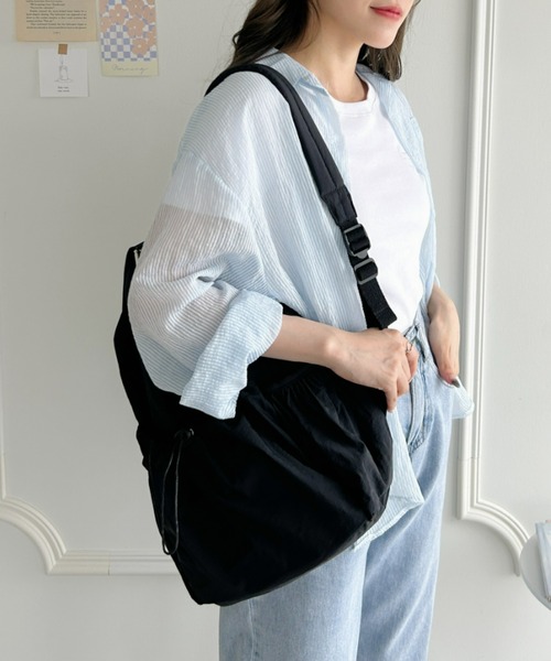 Loueme(ルエム)の「くしゅくしゅナイロン大容量バックパック(バックパック/リュック・レディース・ピンク/アイボリー/ライトブルー/ブラック・FREE)」の16枚目の写真
