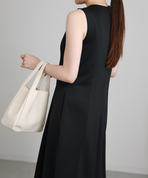 sakishimatokyo（サキシマトーキョー）の「ポンチタックノースリワンピース/フォーマル（ワンピース・レディース・ベージュ/ブラック/チャコールグレー・FREE）」の6枚目の写真