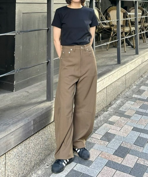 RIVE DROITE(リヴドロワ)の「ベーシックTシャツ(Tシャツ/カットソー・レディース・ブラック/オフホワイト/マスタード・FREE)」の5枚目の写真