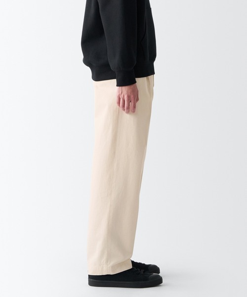 無印良品(ムジルシリョウヒン)の「チノタックワイドパンツ(チノパンツ・メンズ・キナリ/ブラック/ダークブラウン/ライトベージュ・70/73/88/85/76/79/82)」の6枚目の写真