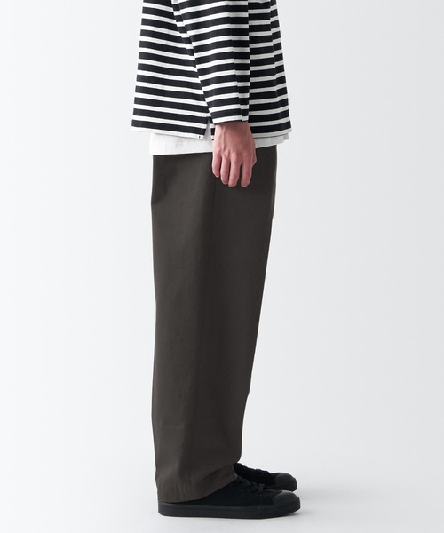 無印良品(ムジルシリョウヒン)の「チノタックワイドパンツ(チノパンツ・メンズ・キナリ/ブラック/ダークブラウン/ライトベージュ・70/73/88/85/76/79/82)」の22枚目の写真