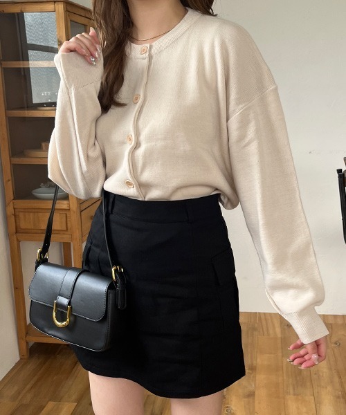 SallyLunn(サリーラン)の「【8色展開】ベーシッククルーネックカーディガン(カーディガン/ボレロ・レディース・ブラウン/イエロー/ブラック/レッド/ブルー/ピンク/クリーム/ネイビー・FREE)」の4枚目の写真
