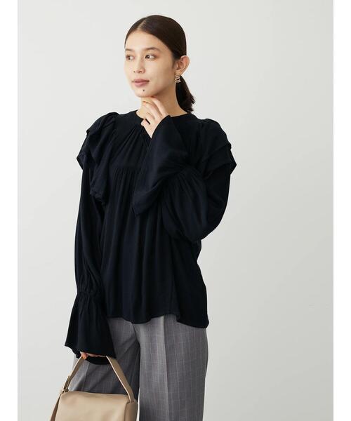 Petit fleur(プチフルール)の「・Petit Fleur ラッフルショルダーブラウス(シャツ/ブラウス・レディース・モカ/ブラック/グリーン・FREE)」の6枚目の写真