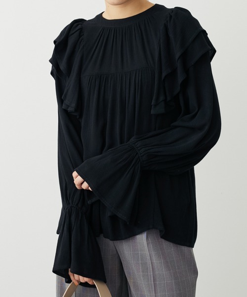 Petit fleur(プチフルール)の「・Petit Fleur ラッフルショルダーブラウス(シャツ/ブラウス・レディース・モカ/ブラック/グリーン・FREE)」の2枚目の写真