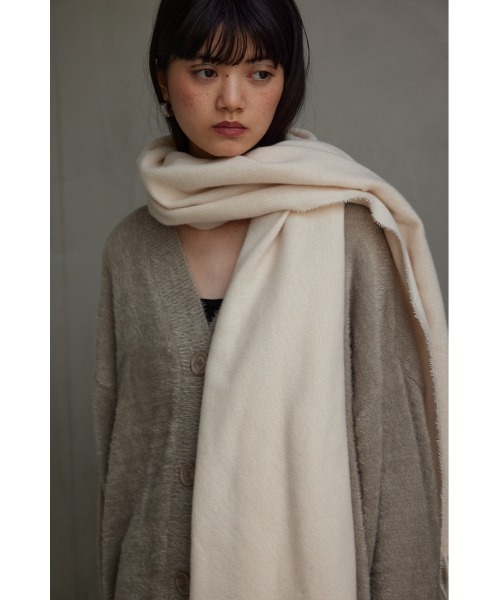 AZUL by moussy(アズールバイマウジー)の「カシミアタッチストール(ストール/ショール・レディース・ブルー系その他/ブラック/アイボリー・FREE)」の2枚目の写真