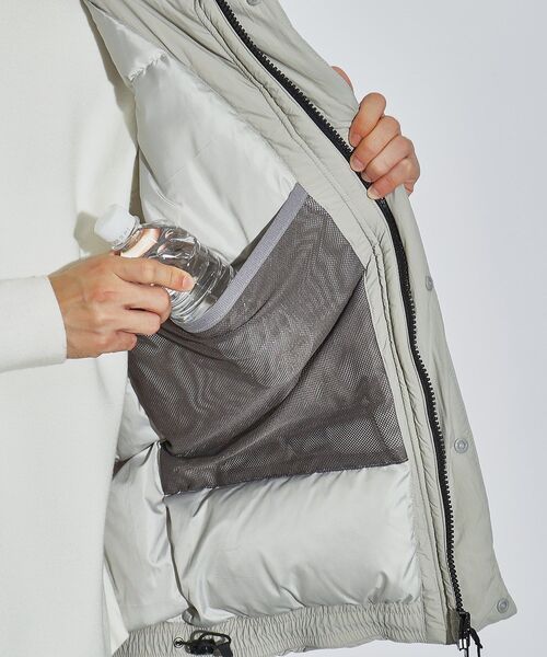 NANGA（ナンガ）の「◆NANGA × tk.TAKEO KIKUCHI 別注ダウンベスト（ダウンベスト・メンズ・ブラック/ライトグレー・02/03）」の5枚目の写真